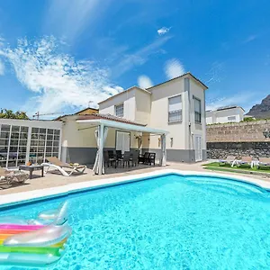 https://cozy-villa-in-madroal-de-faabe-with-large-private-pool.in-canary-islands.com